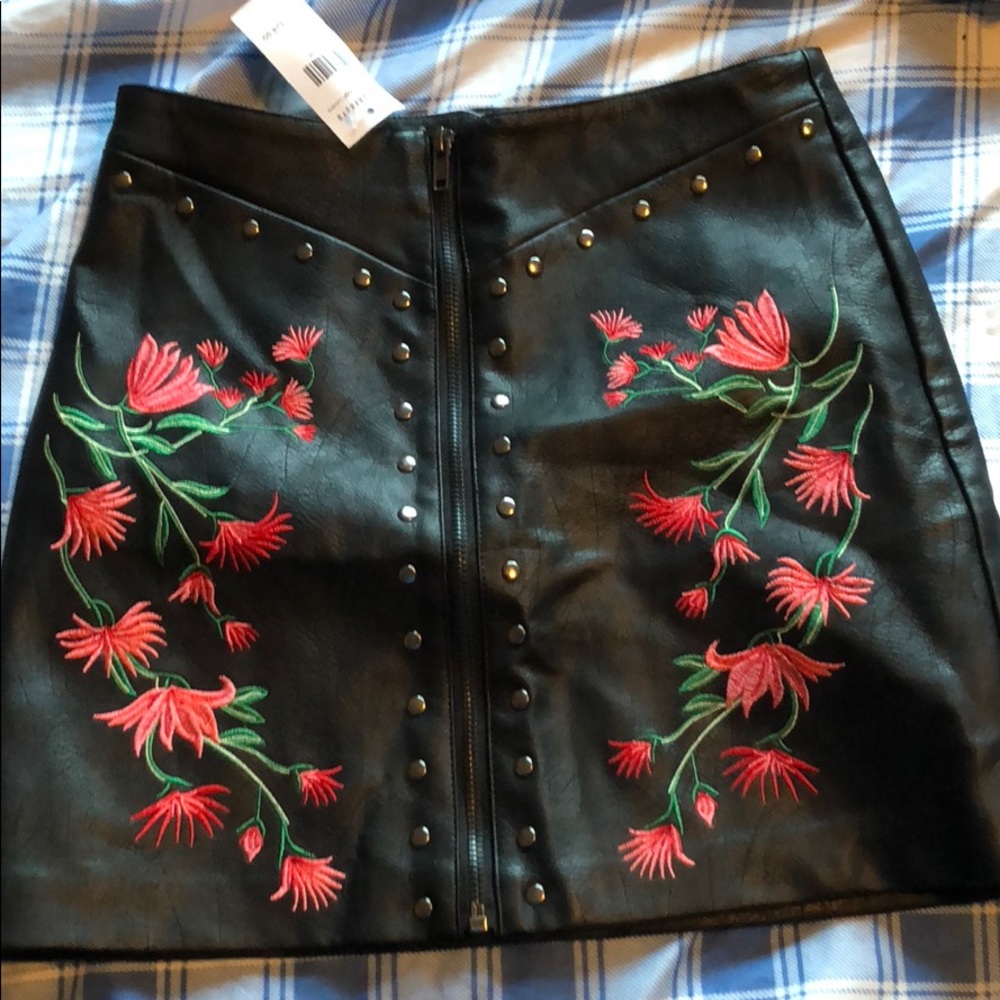 High rise Leather skirt with embroidery